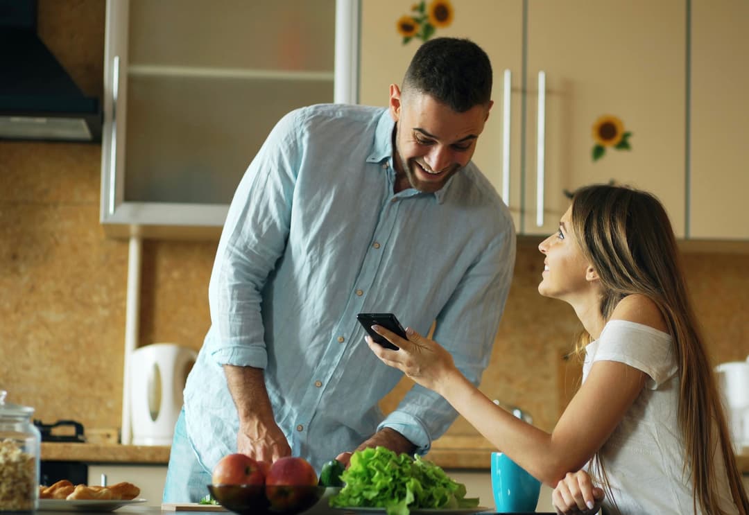 Men and Women cooking with Emealy